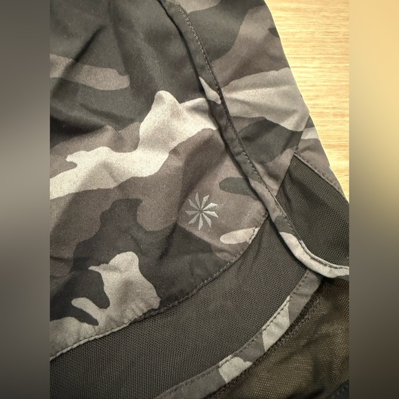 Athleta Printed Mesh Racer Run Mid Rise 4” Short - Picture 5 of 8